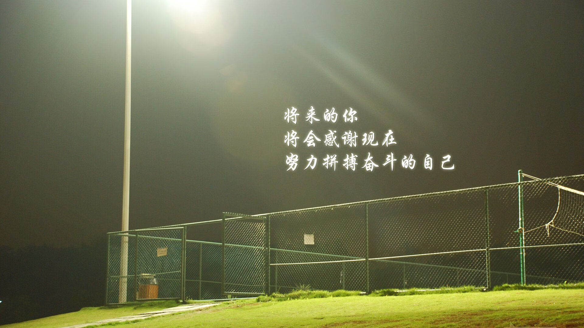 “泥泞冲刺：极限越野生死考验”，泥泞山路驾驶技巧