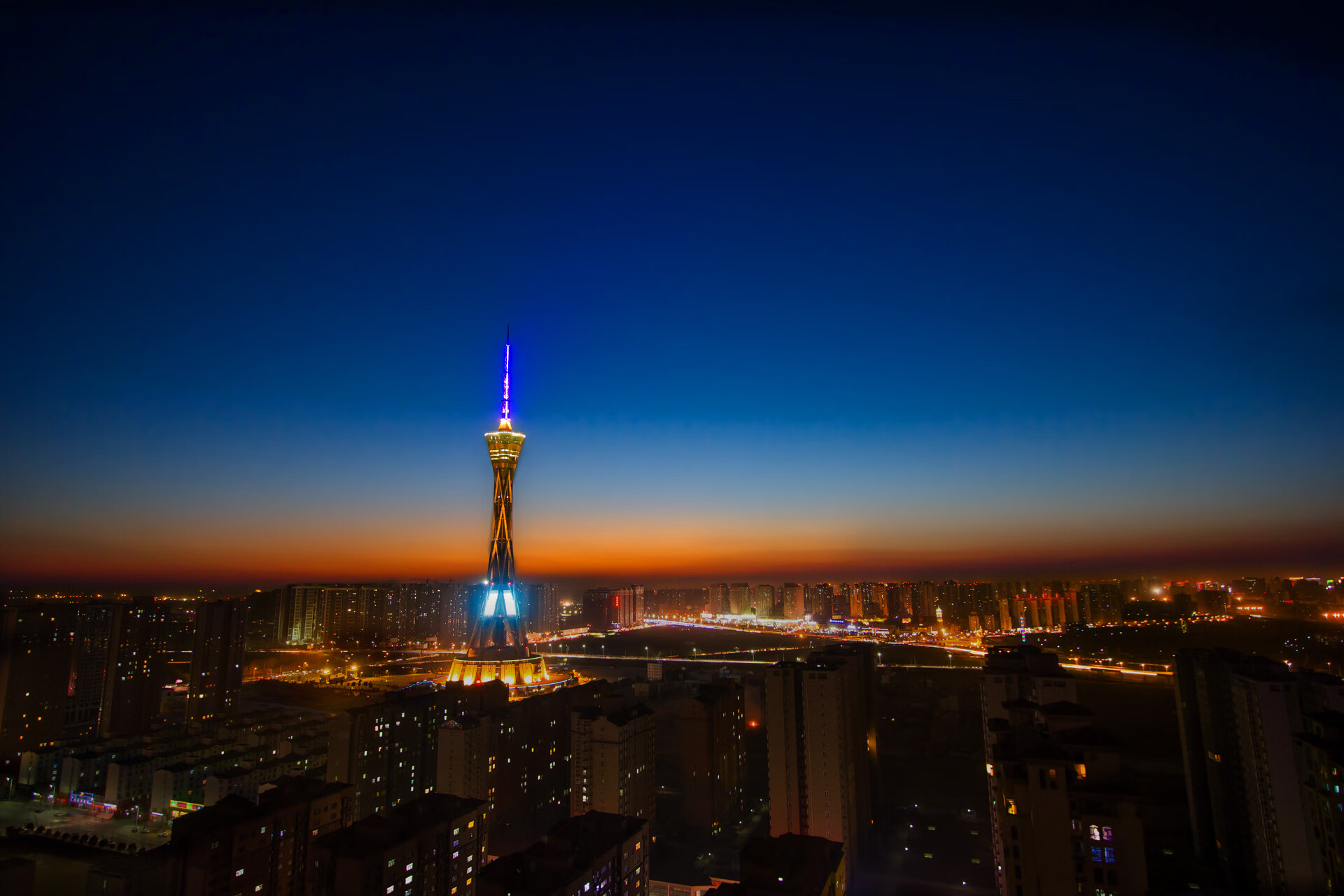 阿伦·斯密斯：将全黑队的传球与进攻调度提升至新高度，阿伦-内史密斯